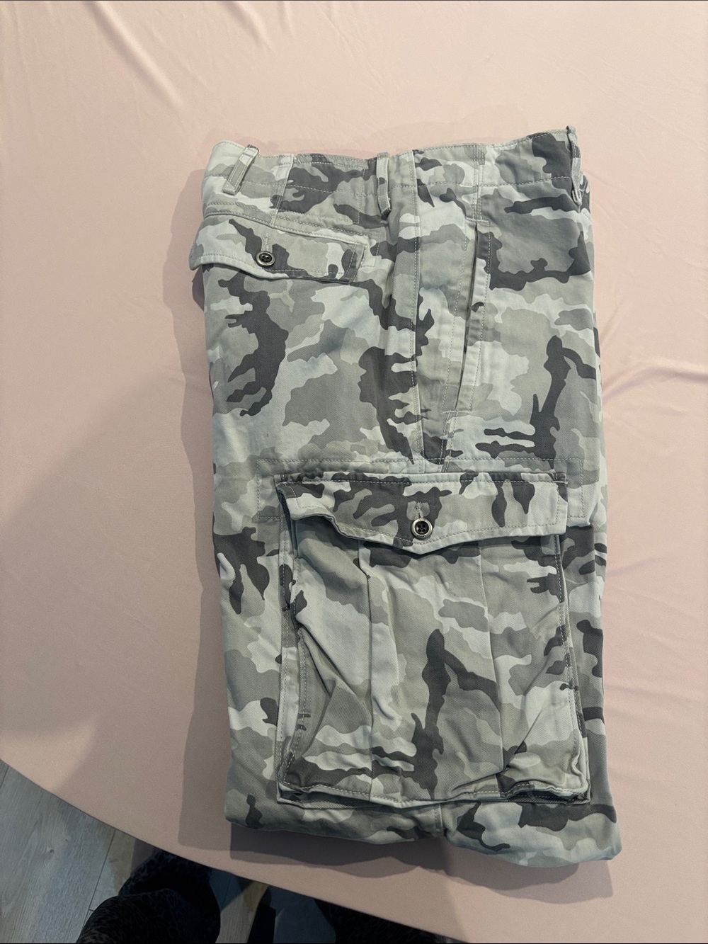 Levi's Men's Relaxed Cargo Jeans in Gray Camo - Picture 8 of 8